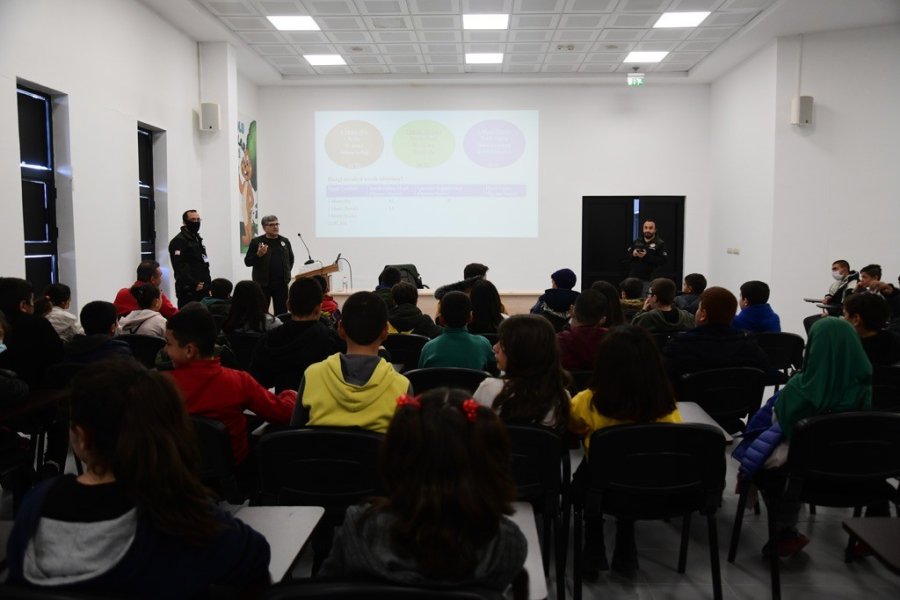 Kayseri’de Öğrencilere Balık Ekmek İkram Edildi