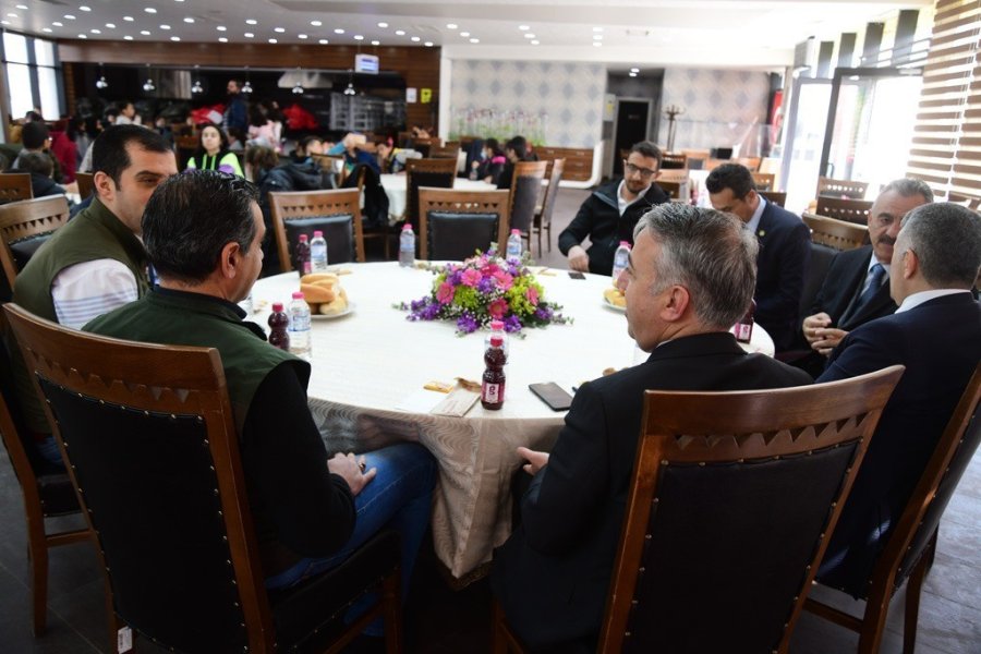 Kayseri’de Öğrencilere Balık Ekmek İkram Edildi