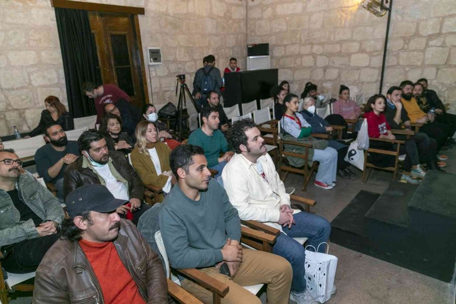 Şair Ve Çevirmen Cevat Çapan, Mersin Şehir Tiyatrosu Oyuncularıyla Buluştu