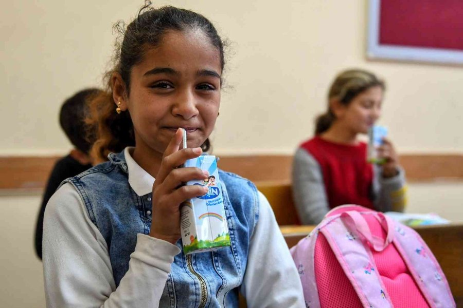Büyükşehir Belediyesi, Öğrencilere 1 Milyon 500 Bin Adet Kutu Süt Dağıtmayı Hedefliyor