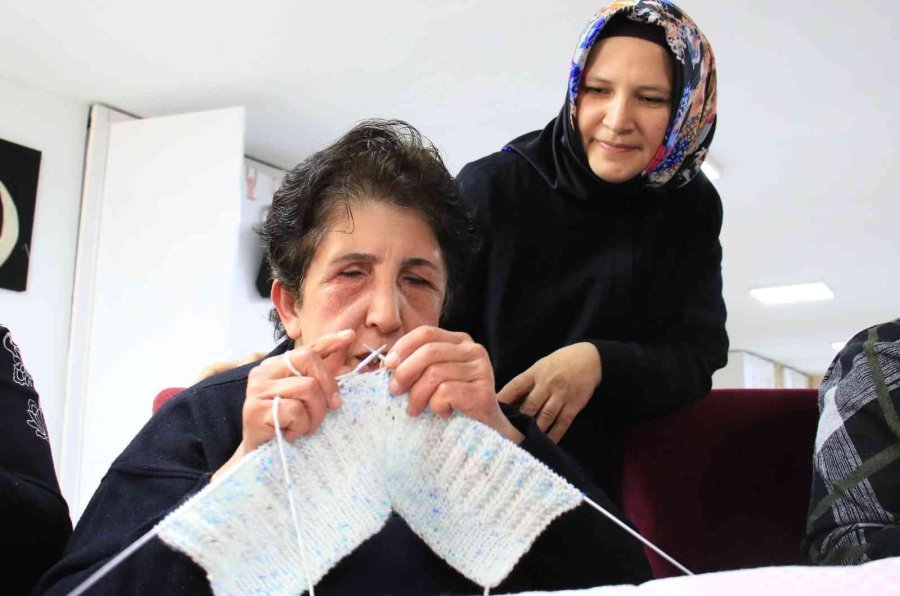 "yaşamak Güzel, Bir Şeyler Öğrenmek Daha Da Güzel"