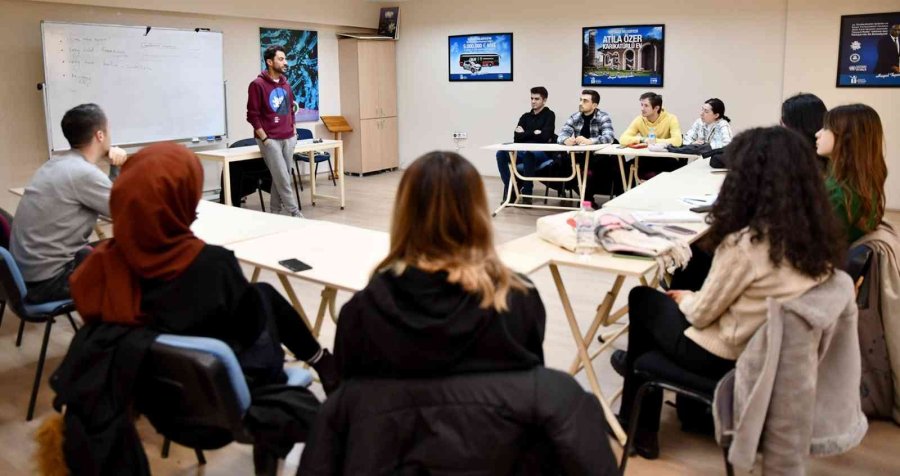 Gençler Tepebaşı’nda Yabancı Dil Öğreniyor