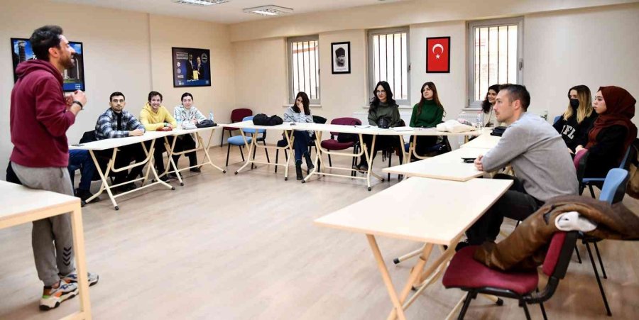 Gençler Tepebaşı’nda Yabancı Dil Öğreniyor