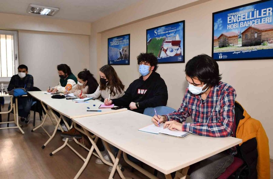 Gençler Tepebaşı’nda Yabancı Dil Öğreniyor