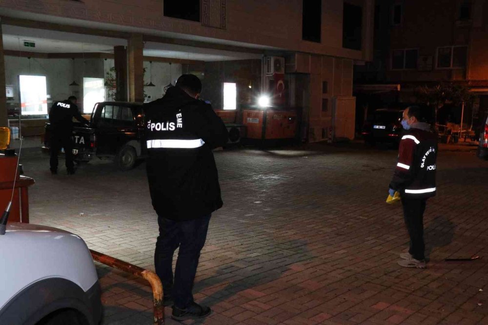 Antalya'da Husumetli Ailelerin Kavgasında 14 Yaralı