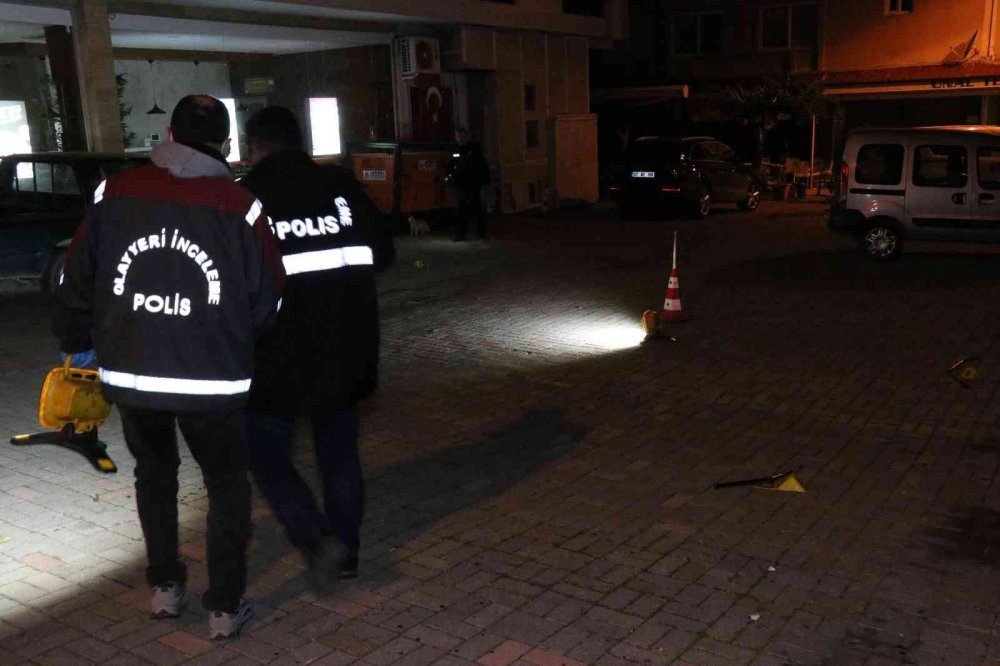 Antalya'da Husumetli Ailelerin Kavgasında 14 Yaralı