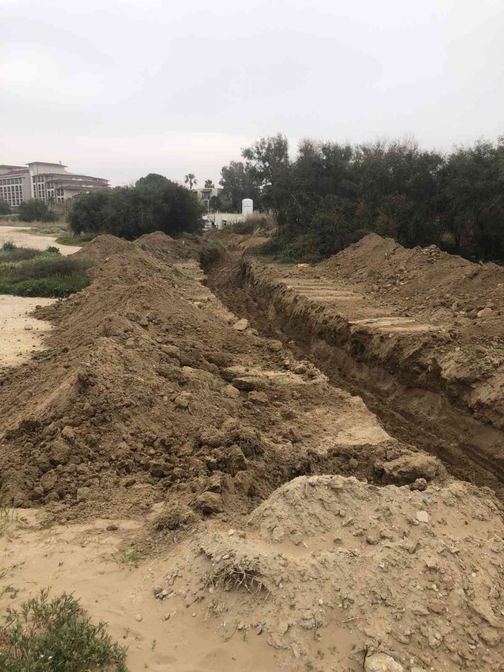 Antalya'da Plaj İçin Dere Yatağını Değiştirdiler