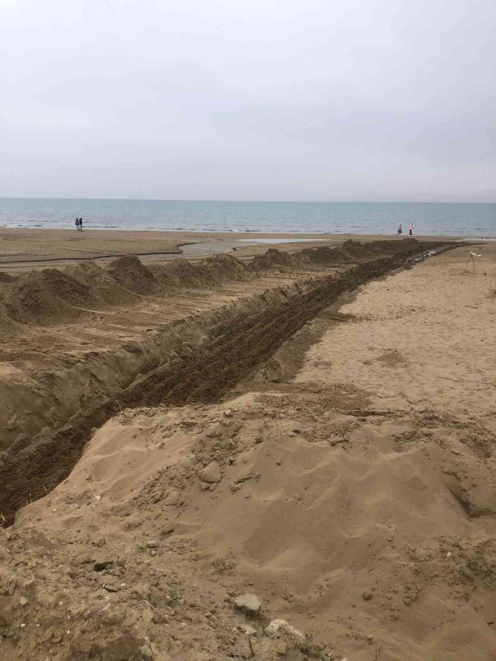 Antalya'da Plaj İçin Dere Yatağını Değiştirdiler