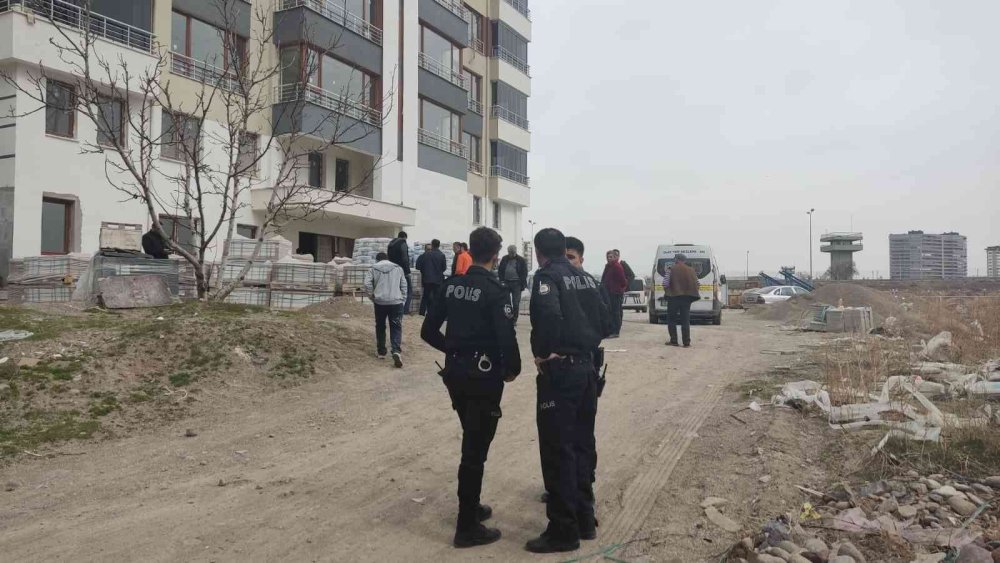 İnşaat Bekçisi Asansör Boşluğuna Düştü