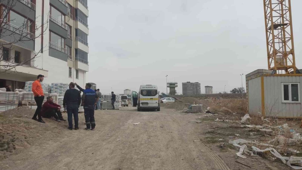 İnşaat Bekçisi Asansör Boşluğuna Düştü