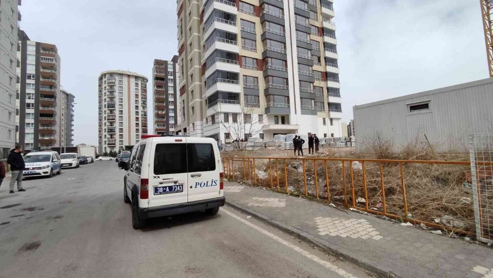 İnşaat Bekçisi Asansör Boşluğuna Düştü