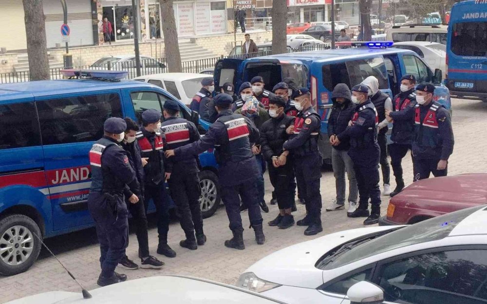 Sosyal Medya Dolandırıcılarına "Hayalet-2" Operasyonu: 8 Gözaltı