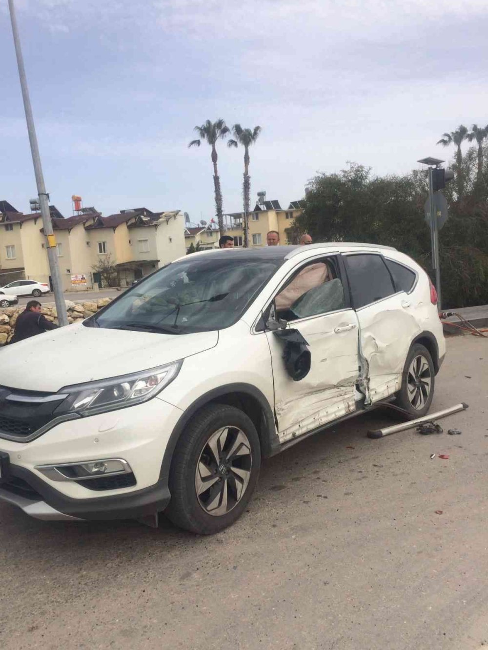 Antalya’da 4 Aracın Karıştığı Zincirleme Kazada 5 Kişi Yaralandı