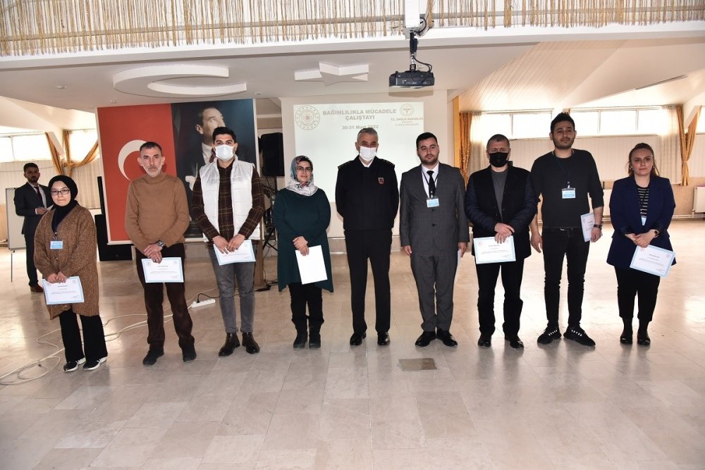 Karaman'da "Ben Olsaydım" Temalı Bağımlılıkla Mücadele Çalıştayı Sona Erdi