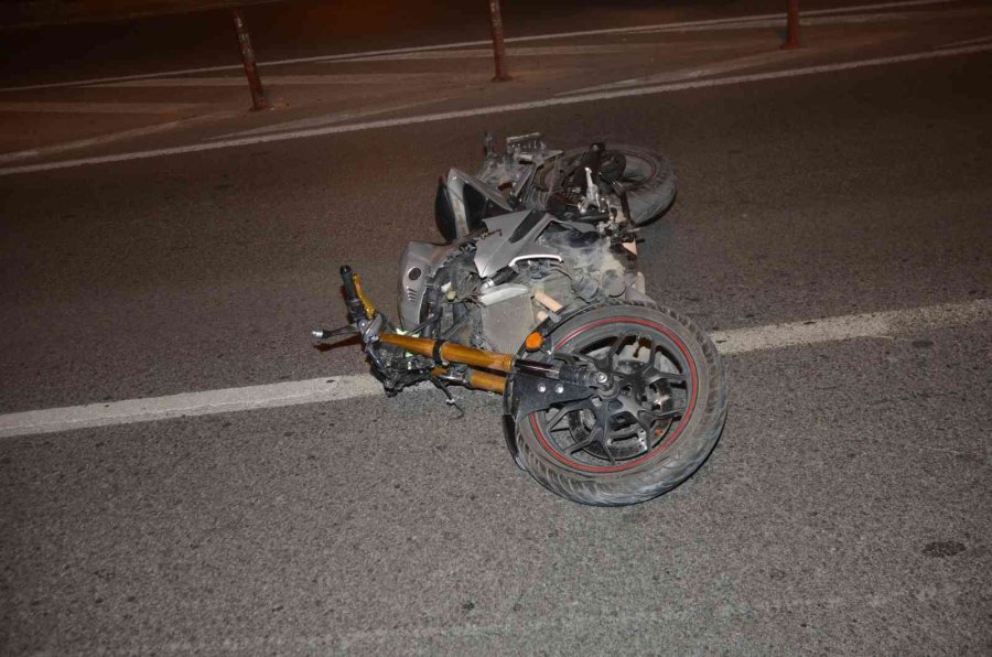 Motosikletin Çarptığı Yaya Hayatını Kaybetti, Sürücü Ağır Yaralandı
