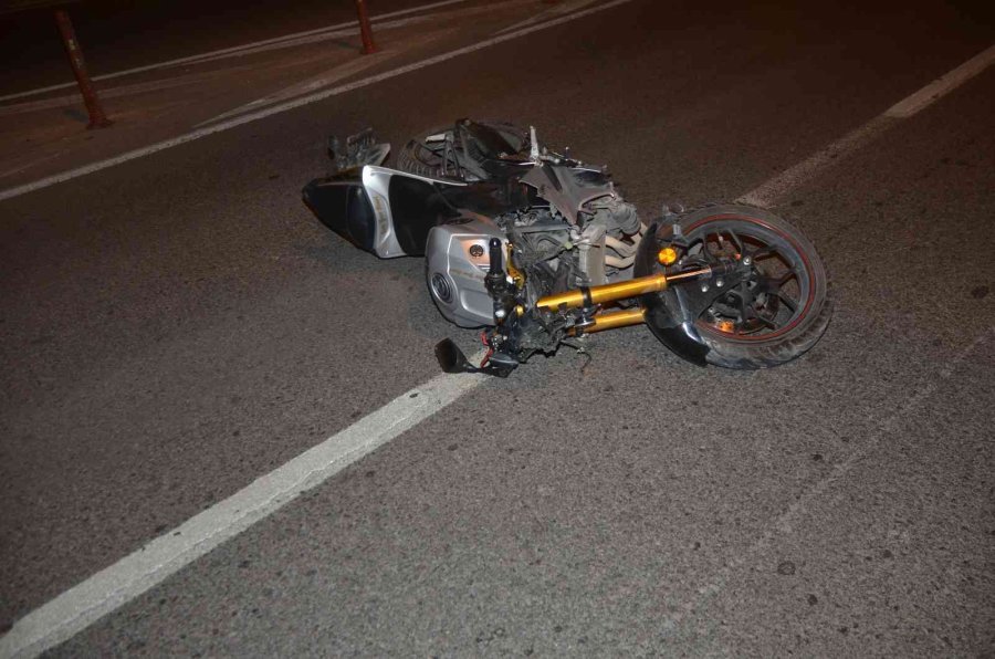 Motosikletin Çarptığı Yaya Hayatını Kaybetti, Sürücü Ağır Yaralandı