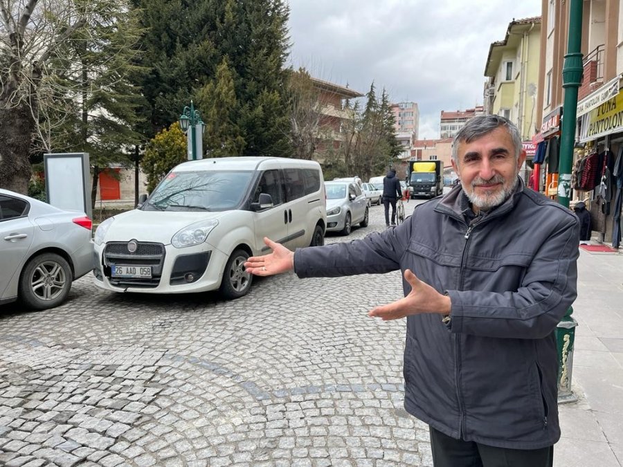 Bu Caddede Trafik Ve Park Yeri Çilesi Bitmiyor