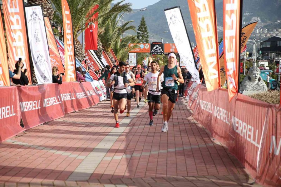 Doğa, Tarih Ve Denizin Buluştuğu Koşuda 76 Kilometreyi Tamamlayan Sporcular Belli Oldu