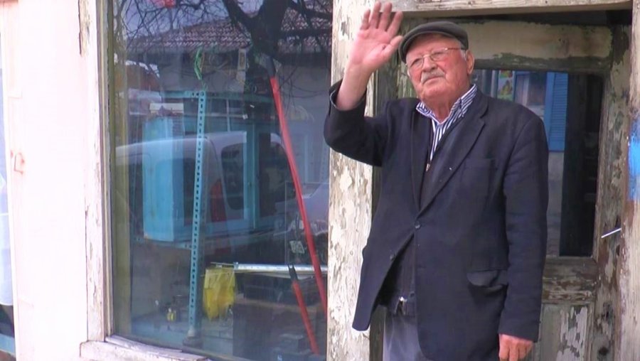 Yarım Asırlık Televizyon Tamircisi Mehmet Amcayı İlçenin Göç Etmesi Bitirdi