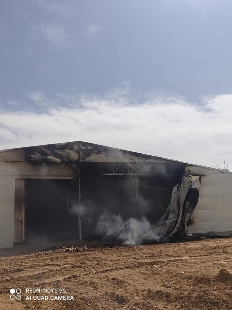 Kaynak Kıvılcımından Çıkan Yangında Fabrika Kül Oldu