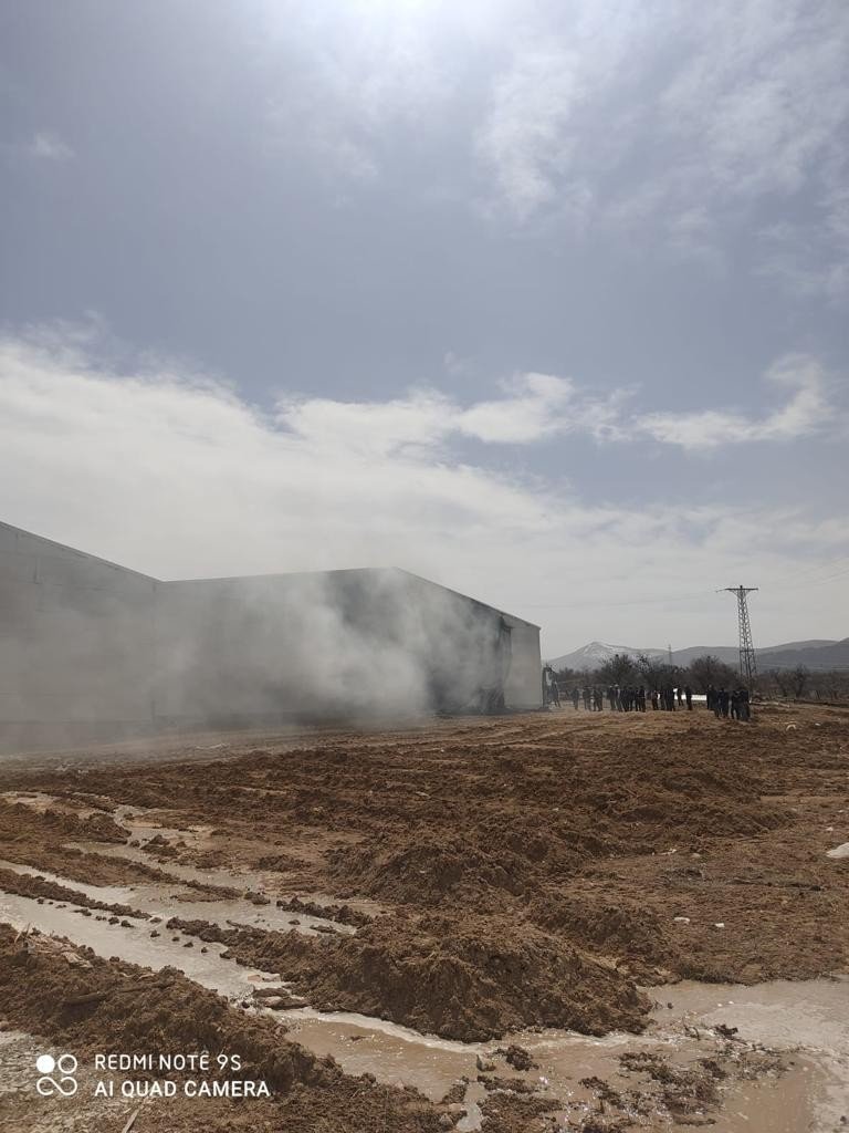 Kaynak Kıvılcımından Çıkan Yangında Fabrika Kül Oldu