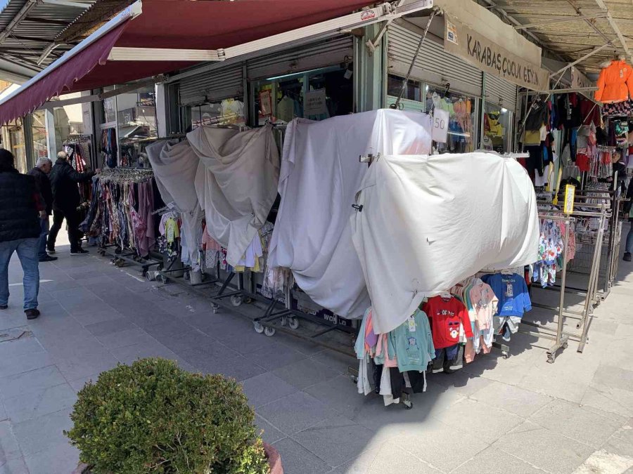 Eskişehir’de Kuvvetli Rüzgâr Hayatı Olumsuz Etkiledi