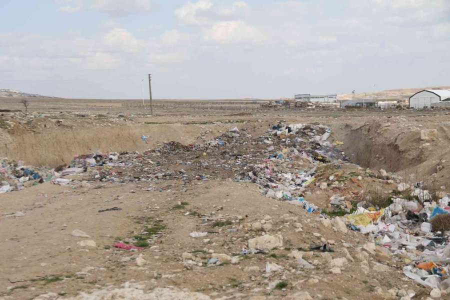 Uyarı Tabelasına Aldırmadan Çöplüğe Çevirdiler