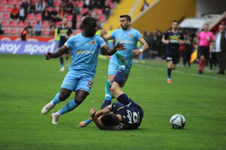 Spor Toto Süper Lig: Kayserispor: 0 - Fenerbahçe: 4 (maç Sonucu)