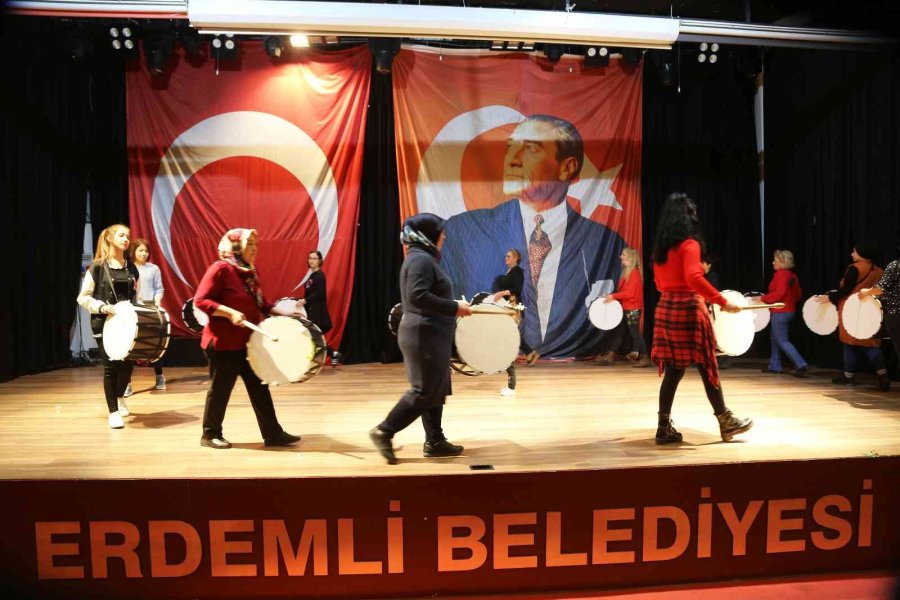 Mersinlileri Sahura Kadın Ramazan Davulcuları Uyandırdı