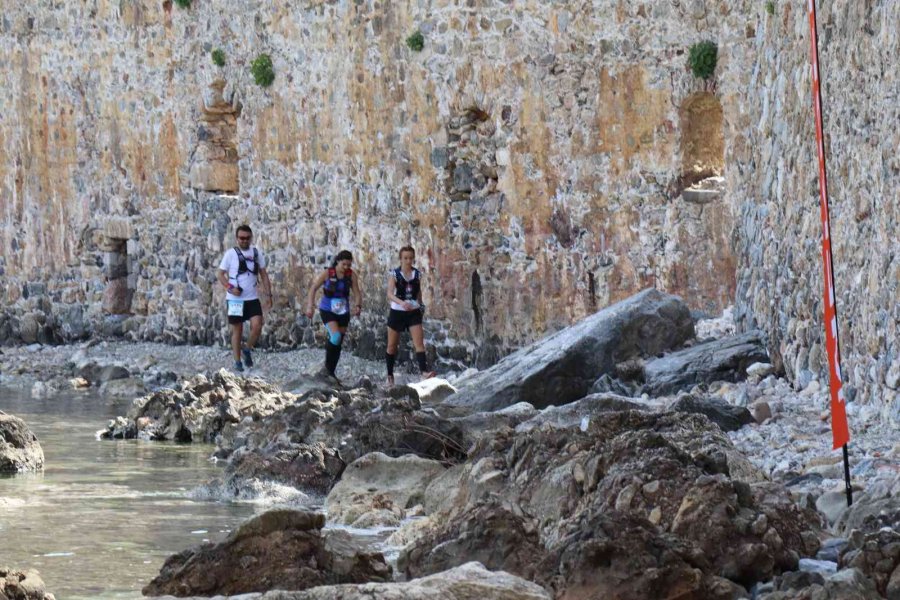 Doğa, Tarih Ve Denizin Buluştuğu Koşuda 76 Kilometreyi Tamamlayan Sporcular Belli Oldu