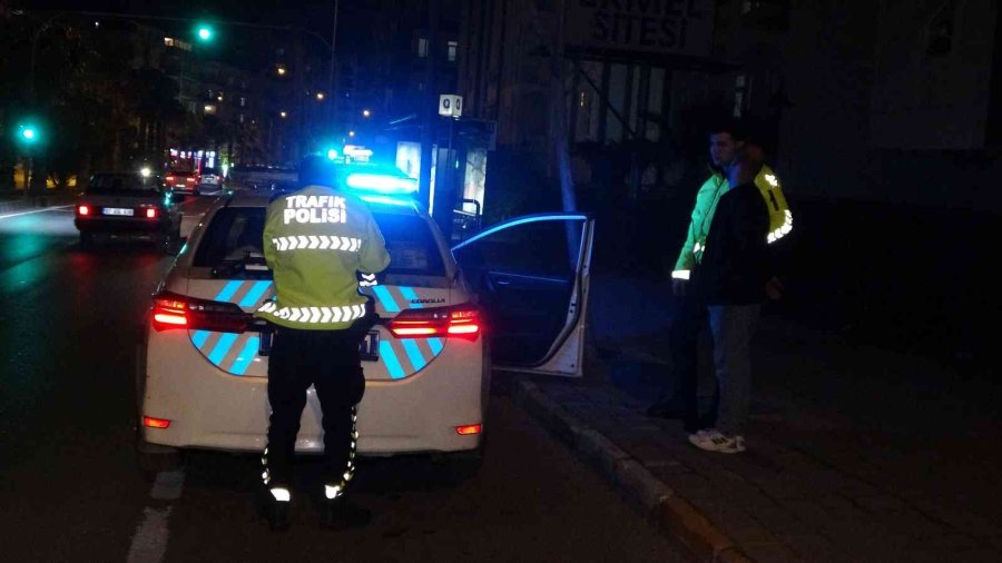 Polisten Kaçan Alkollü Sürücüden İnanılmaz Sözler: "insanların Hayatını Tehlikeye Sokuyorum, Onlar Da Bizim Hayatımızı Tehlikeye Sokuyor, Ne Olmuş "