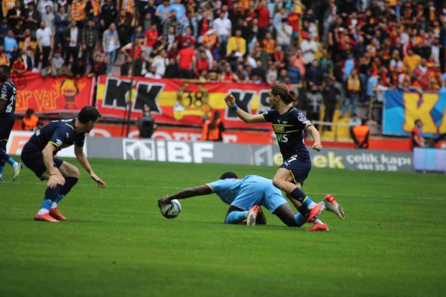 Spor Toto Süper Lig: Kayserispor: 0 - Fenerbahçe: 1 (maç Devam Ediyor)