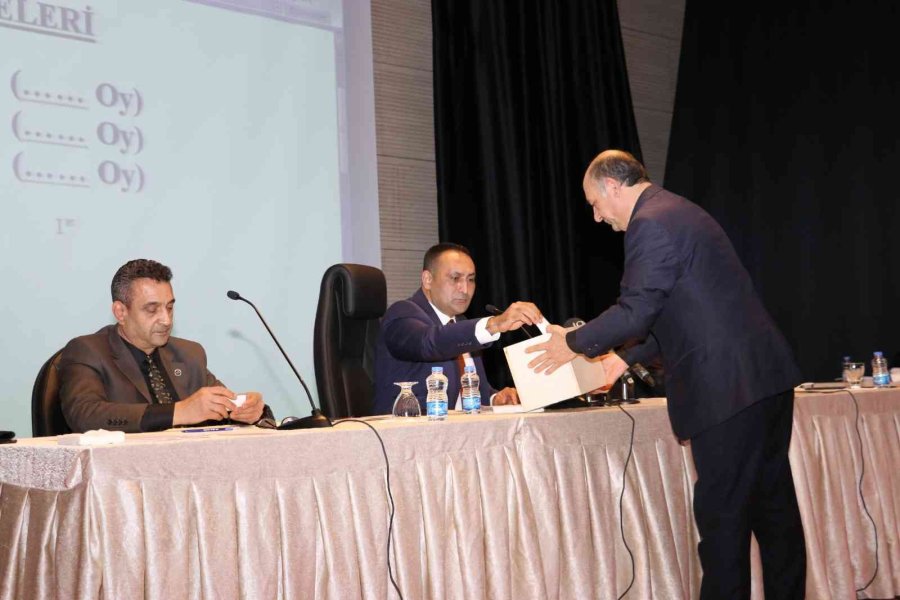 Toroslar Belediye Meclisinde Encümen Ve Komisyon Üyeleri Seçildi