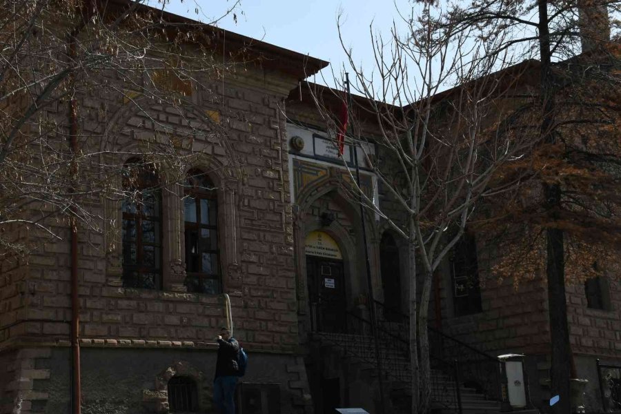 Aksaray’ın İlk Valisi Tarafından Yaptırılan “bilgi Yurdu” 96 Yıldır Hizmet Veriyor