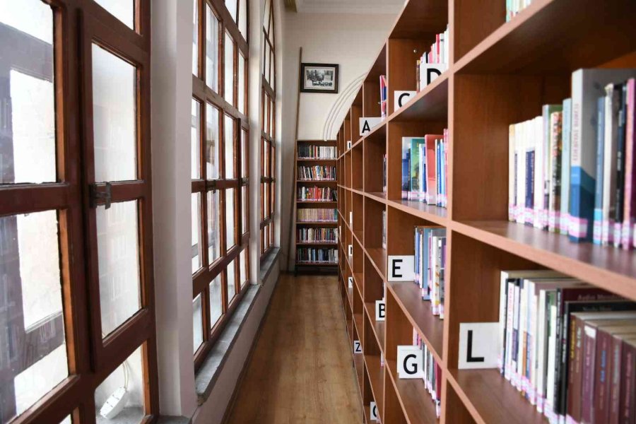 Aksaray’ın İlk Valisi Tarafından Yaptırılan “bilgi Yurdu” 96 Yıldır Hizmet Veriyor