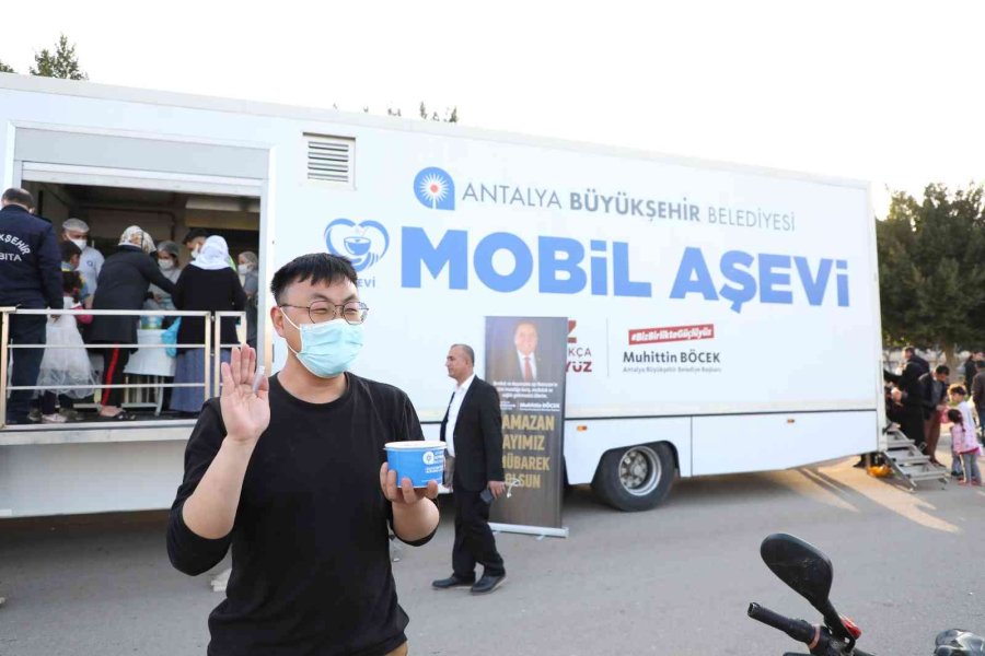 ‘iftarda Mahallenizdeyiz’ Sloganıyla Sıcak Yemek Dağıtımı