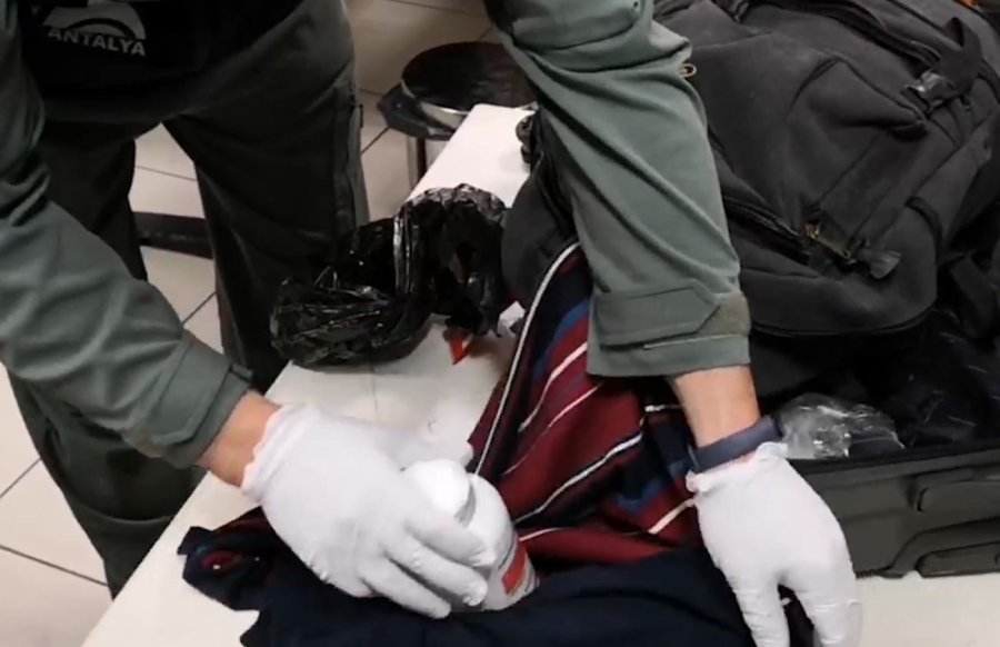 Antalya Havalimanı’nda Vitamin Kutularından Binlerce Uyuşturucu Çıktı