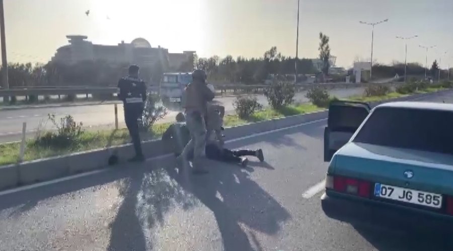 Sahur Vakti Bir Genci Öldüren Şahsı Saklamak İsteyen 2 Kişi Yakalandı