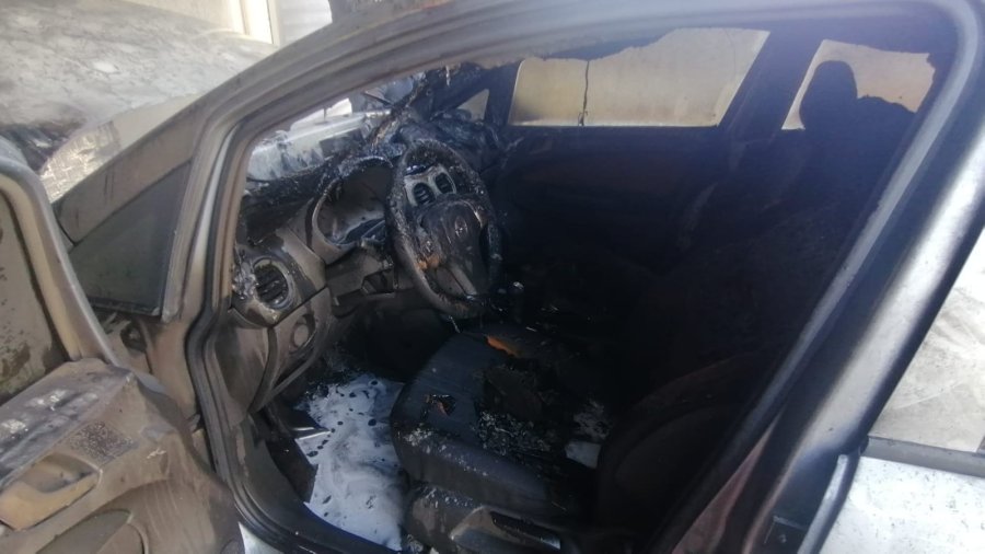 Bina Altında Kapalı Garajda Park Halindeyken Yanan Araç Paniğe Sebep Oldu