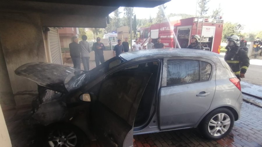 Bina Altında Kapalı Garajda Park Halindeyken Yanan Araç Paniğe Sebep Oldu