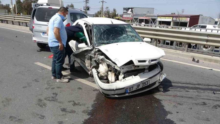 Kararsız Sürücü Karayolunu Savaş Alanına Çevirdi: 2 Yaralı