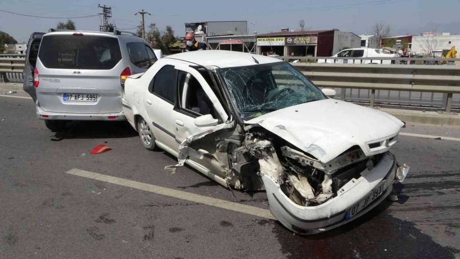 Kararsız Sürücü Karayolunu Savaş Alanına Çevirdi: 2 Yaralı