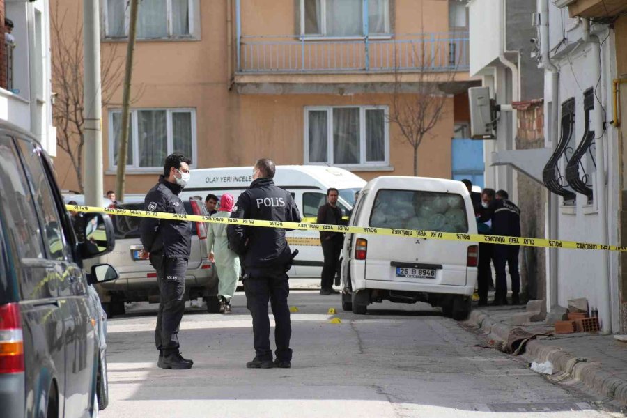 Halı Satıcıları Arasındaki Silahlı Kavga Kanlı Bitti: 1 Ölü