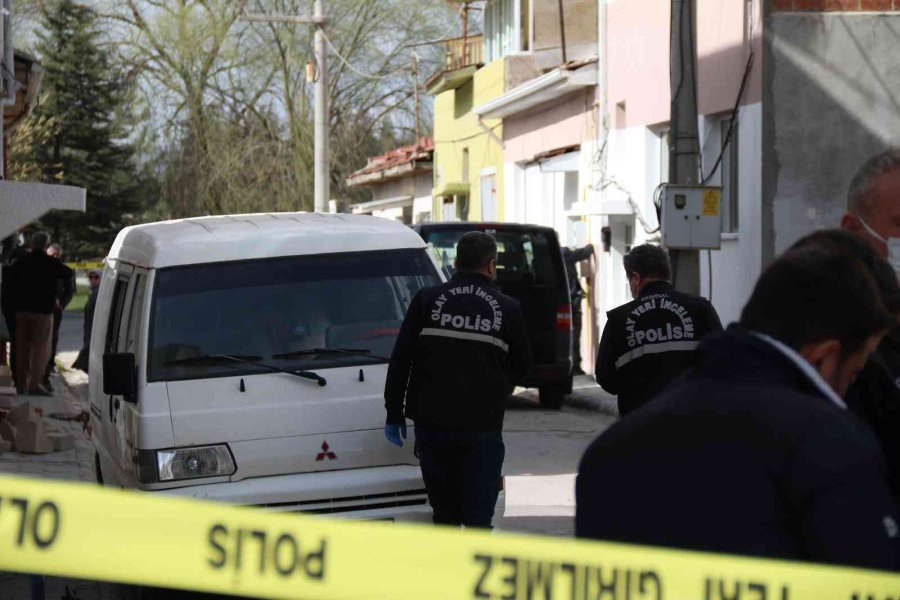 Halı Satıcıları Arasındaki Silahlı Kavga Kanlı Bitti: 1 Ölü