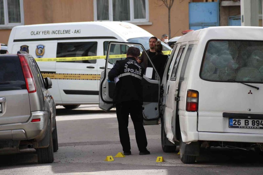 Halı Satıcıları Arasındaki Silahlı Kavga Kanlı Bitti: 1 Ölü