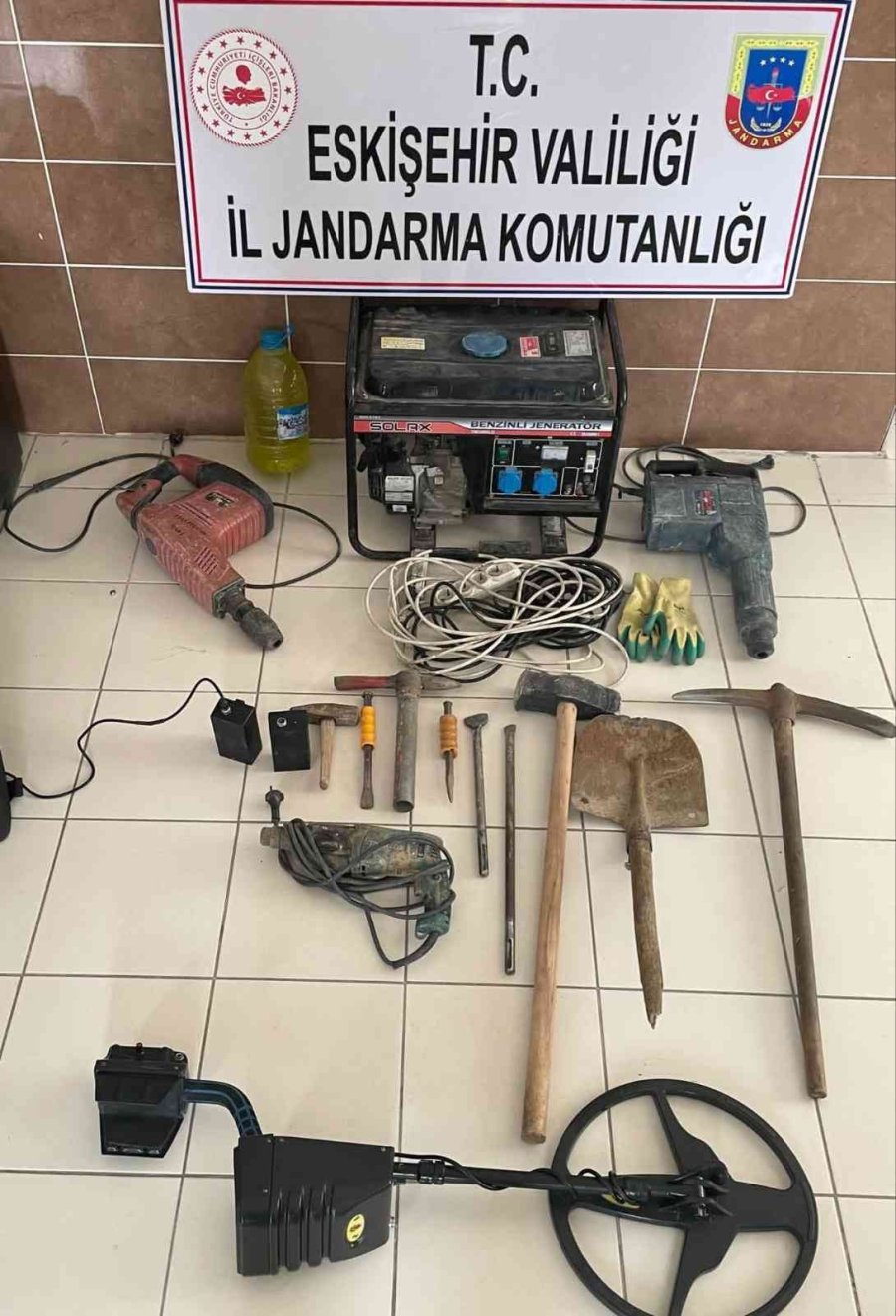 1. Derece Sit Alanında Kaçak Kazı Yapan 3 Kişi Suçüstü Yakalandı