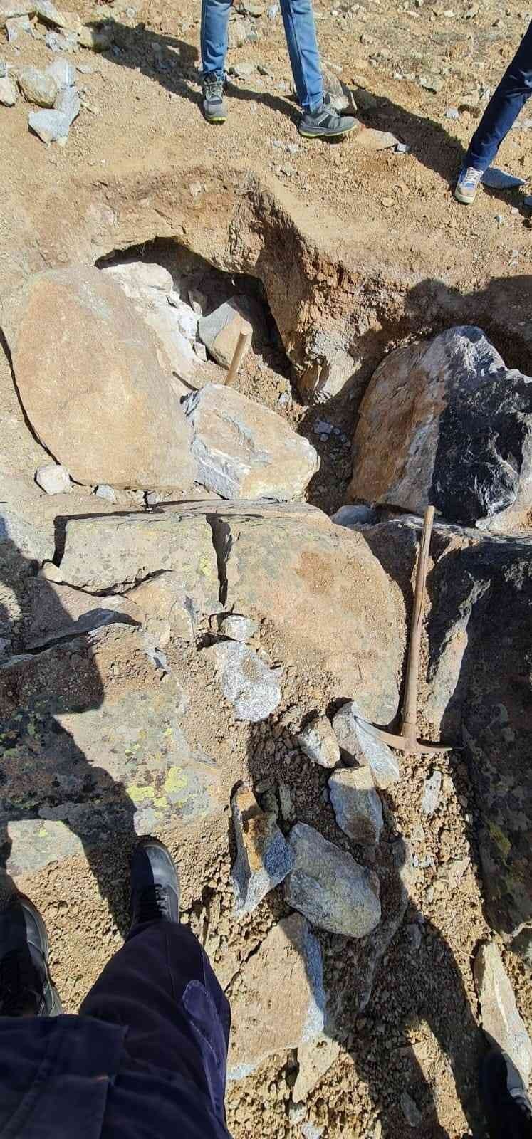 1. Derece Sit Alanında Kaçak Kazı Yapan 3 Kişi Suçüstü Yakalandı