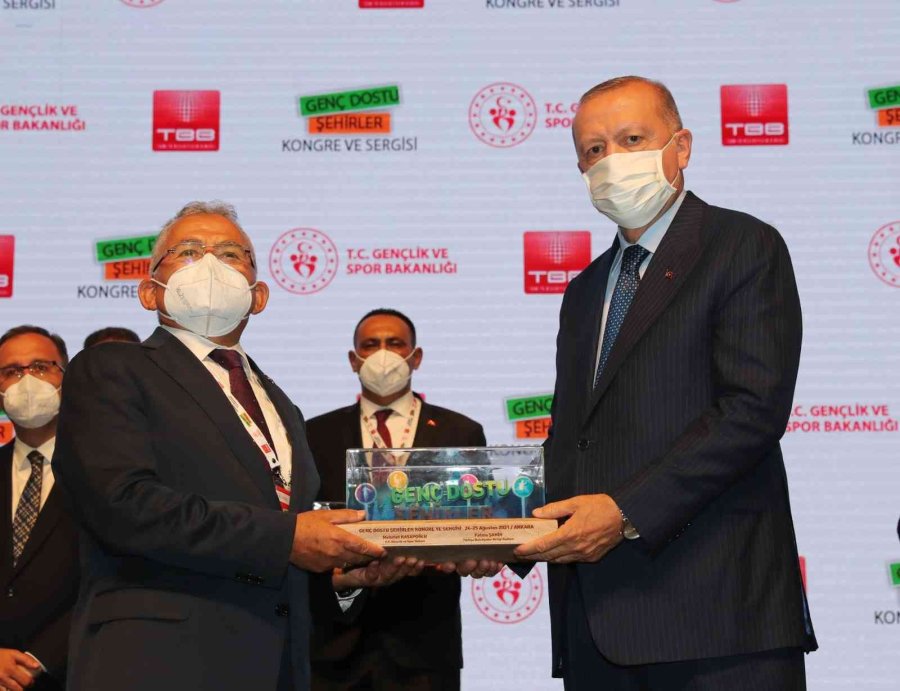 Kayseri Büyükşehir Belediyesi 3 Yıla 20 Ödül Sığdırdı