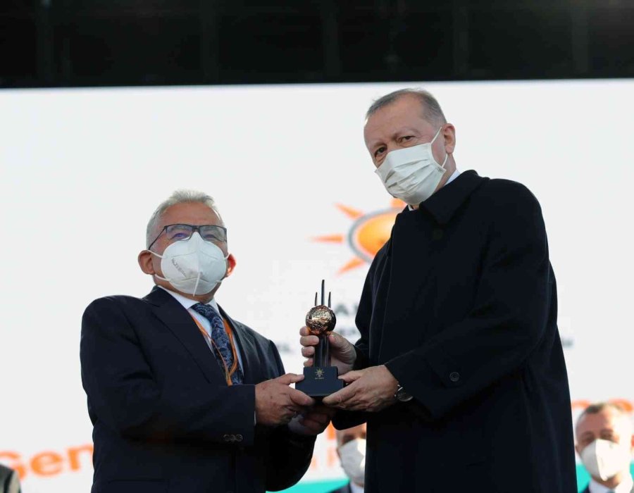 Kayseri Büyükşehir Belediyesi 3 Yıla 20 Ödül Sığdırdı