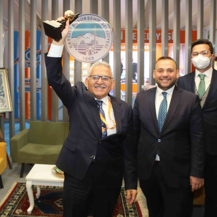 Kayseri Büyükşehir Belediyesi 3 Yıla 20 Ödül Sığdırdı